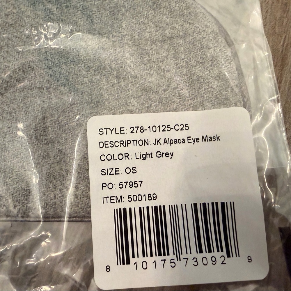 Jenni Kayne NWT Alpaca Eye Mask Light Grey  In Original Packaging - Picture 3 of 5